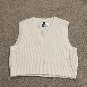 Cropped sweater vest from h&m in cream, size extra small